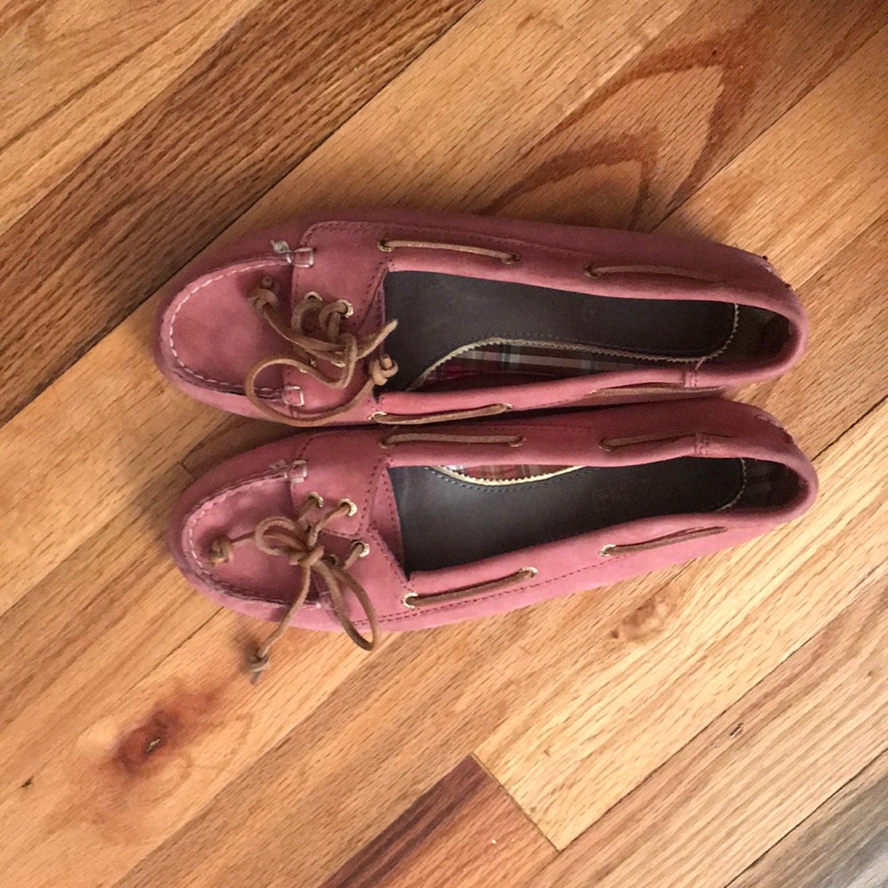 Pink sperrys.
